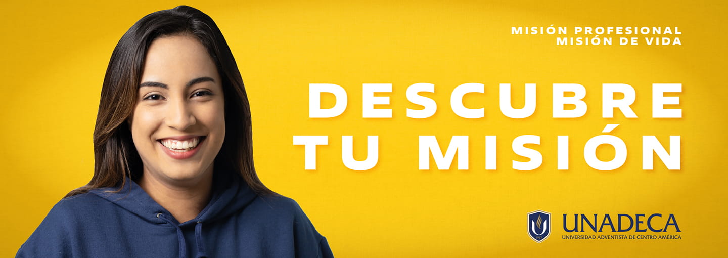 Estudiantes en el campus de UNADECA